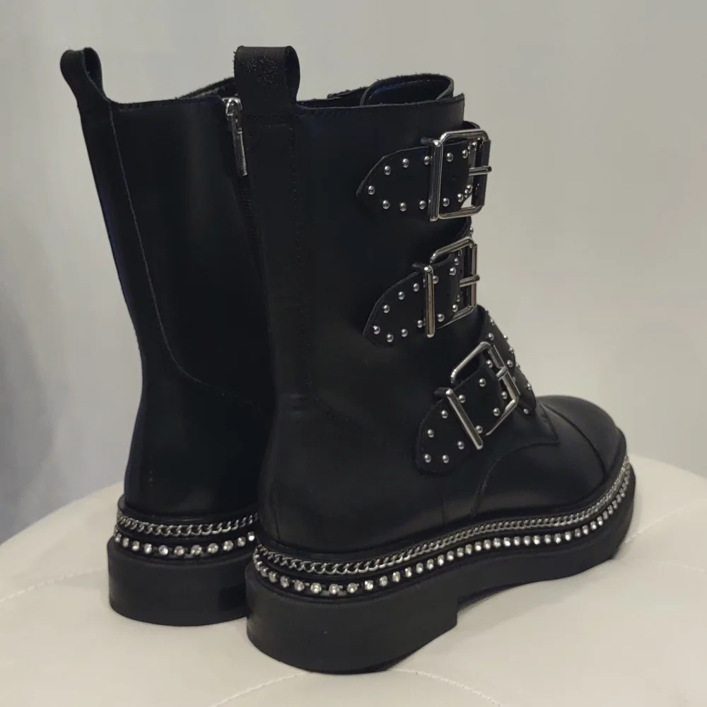 Vince Camuto black Leather studded buckle biker hiking boots Bobette Women's 6 - Picture 5 of 10